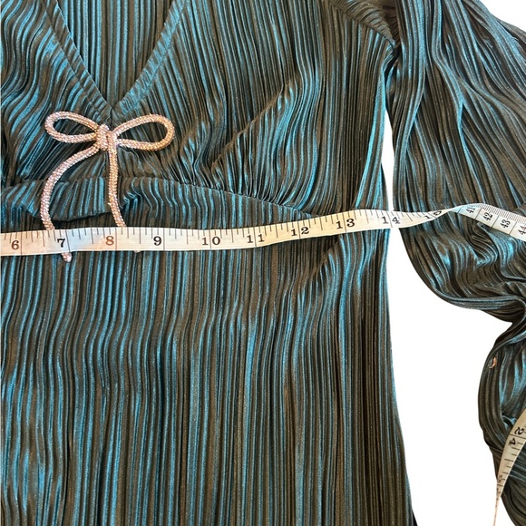 Rachel Zoe Metallic Teal Pleated Long Sleeve Top Rhinestone Bow Detail Size XS - Picture 5 of 6